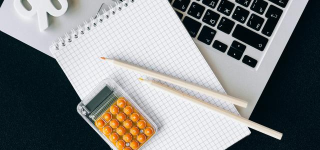 Computer and calculator of a flat-fee financial advisor